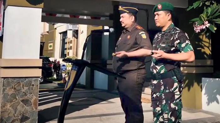 Personel TNI dari Kodim 0807Jaga Kejari Tulungagung, Tindak Lanjut Perpres Nomor 66 Tahun 2025