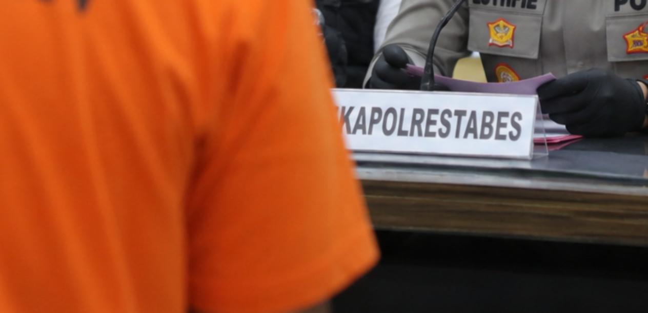 Kakek-di-Surabaya-Disekap-Pacar-Anak-Selama-Setahun-Uang-Rp2-Miliar-Ludes-Korban-Tak-Sadar-Ditipu.jpg