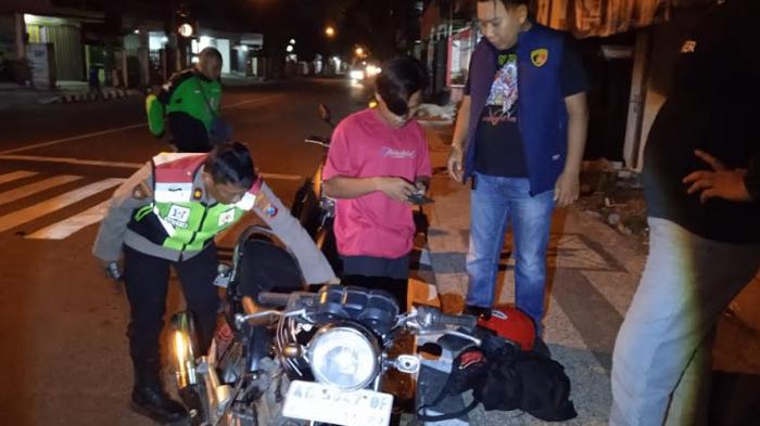 Kapolsek-Mojoroto-Kota-Kediri-Kompol-Mukhlason-memimpin-razia-motor.jpg