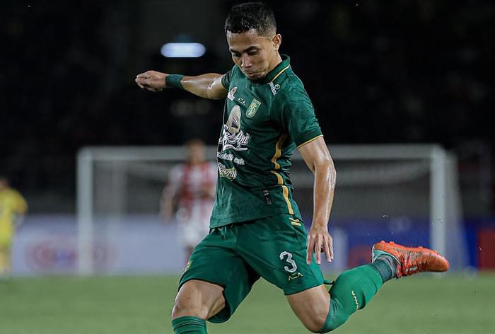 Kapten-Persebaya-Reva-Adi-Utama-minta-ke-Bonek.jpg