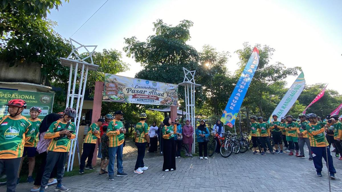 Anggota DPR RI Apresiasi Inovasi Pasar Ahad Jajanan Jadul di Desa Randuagung Gresik