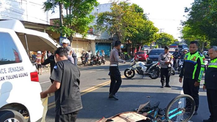 Pesepeda Tewas Akibat Tabrak Lari di Tulungagung, Polisi Kejar Sopir Truk Lewat Rekaman Kecelakaan