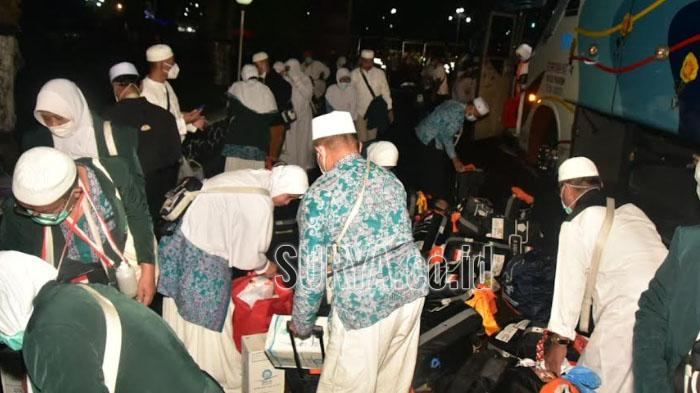 Kedatangan-para-calon-jemaah-haji-asal-Kabupaten-Trenggalek.jpg