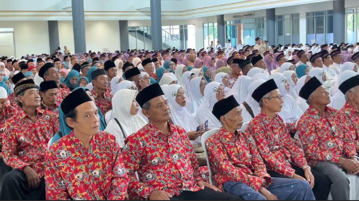 Kegiatan-pelepasan-diawali-dengan-pembinaan-manasik-haji-massal-terintegrasi.jpg