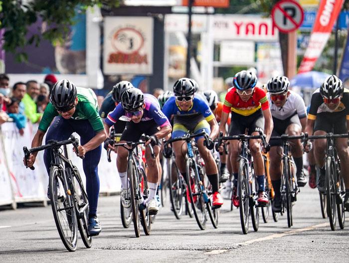 Pesan Bupati Banyuwangi Ipuk ke Pebalap Criterium di Kejurnas Indonesia National Championship 2022