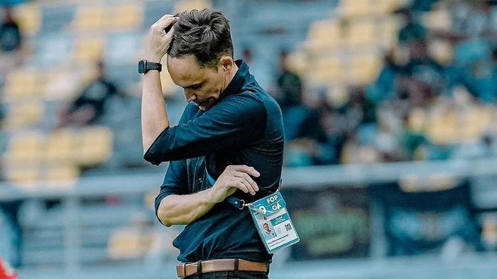 Kekecewaan-Paul-Munster-saat-Persebaya-Surabaya-kalah-lawan-Malut-United.jpg