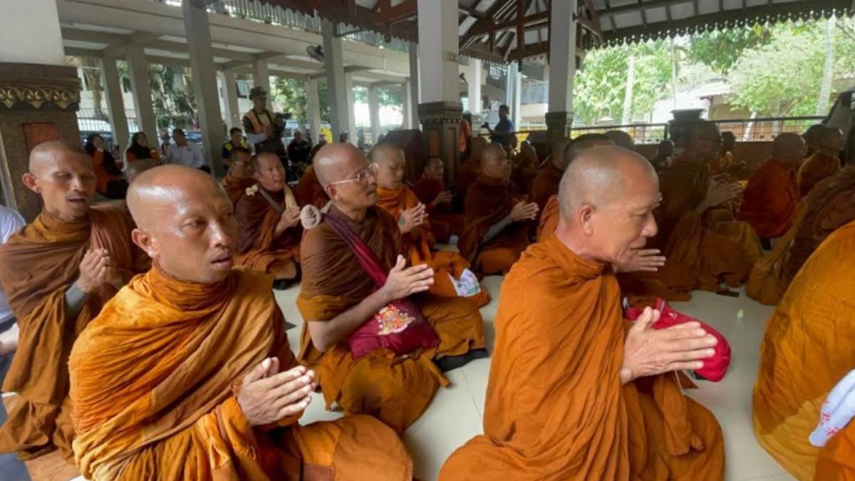 55 Bhikkhu Ziarah ke Makam Gus Dur di Jombang, Kenang Sebagai Simbol Toleransi