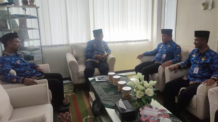 Kepala-Lapas-Banyuwangi-Agus-Wahono-ke-Kantor-Kemenag-Banyuwangi.jpg