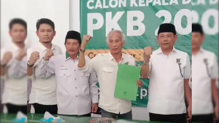 Ketua-DPRD-DPC-PKB-Lamongan-Jalan-Pahlawan-Senin-2942024.jpg