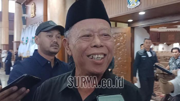 Ketua-DPRD-Jatim-Kusnadi-saat-ditemui-seusai-rapat-paripurna-Senin-2272024.jpg