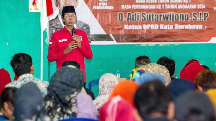 Ketua-DPRD-Kota-Surabaya-Adi-Sutarwijono-saat-menggelar-reses.jpg
