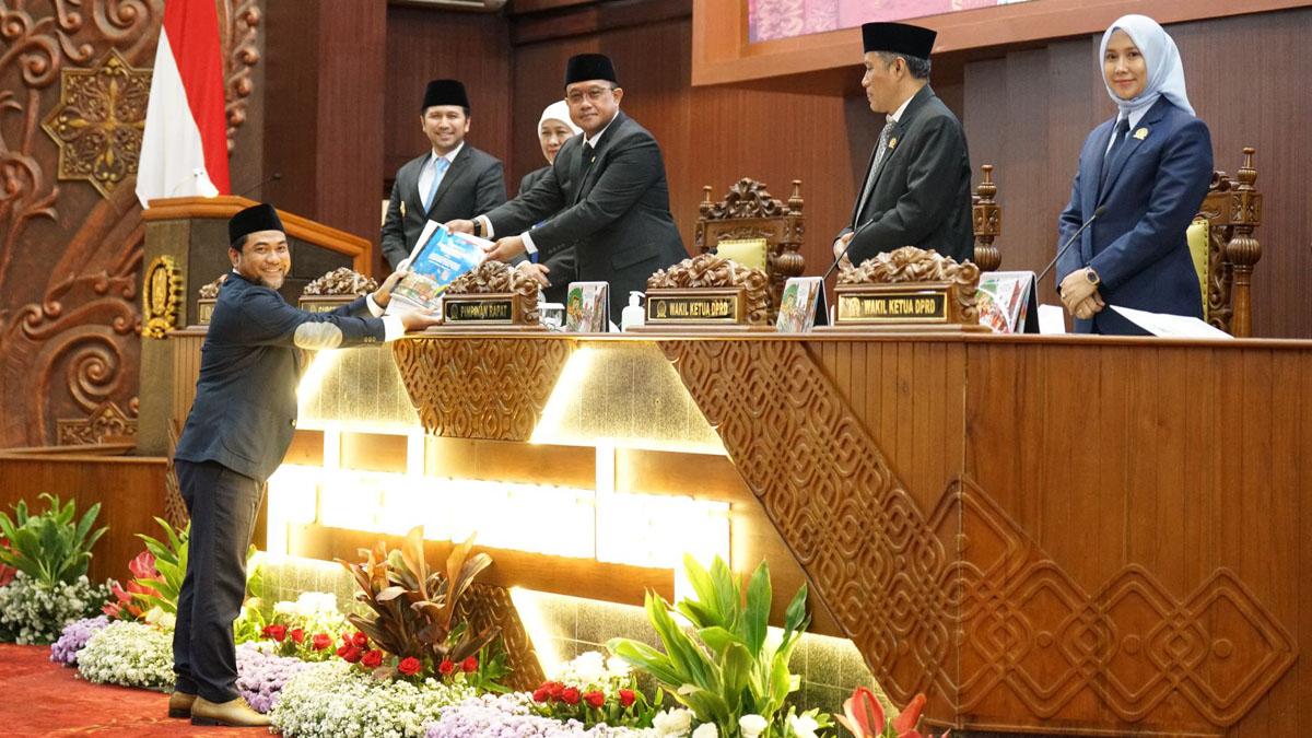 Ketua-Pansus-LKPJ-DPRD-Jawa-Timur-Khusnul-Arif-1252026.jpg