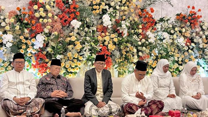 Khofifah-Indar-Parawansa-menggelar-pengajian-jelang-pernikahan-putra-ketiganya.jpg
