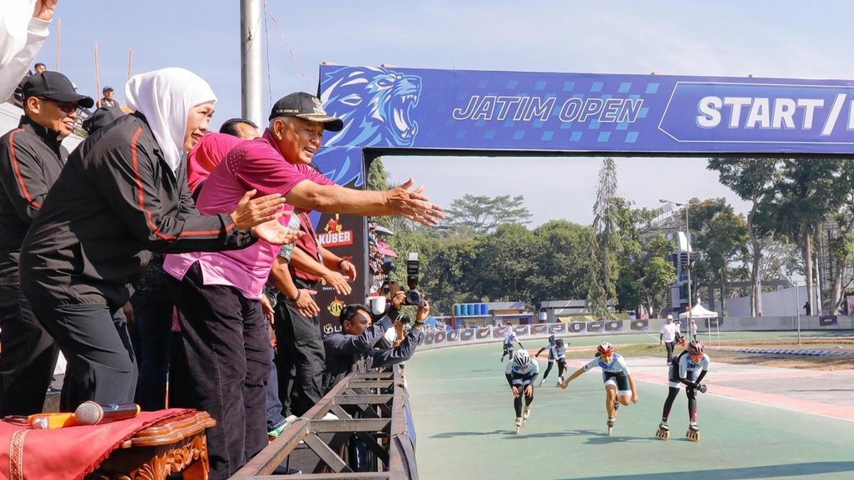 Khofifah Indar Parawansa Membuka Kejurnas Sepatu Roda Jatim Open I 2026 - Surya.co.id