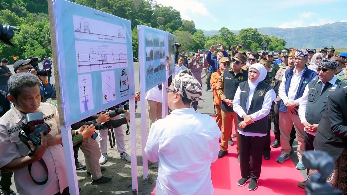 Khofifah-groundbreaking-pembangunan-Jalur-Lingkar-Kaldera-Tengger.jpg