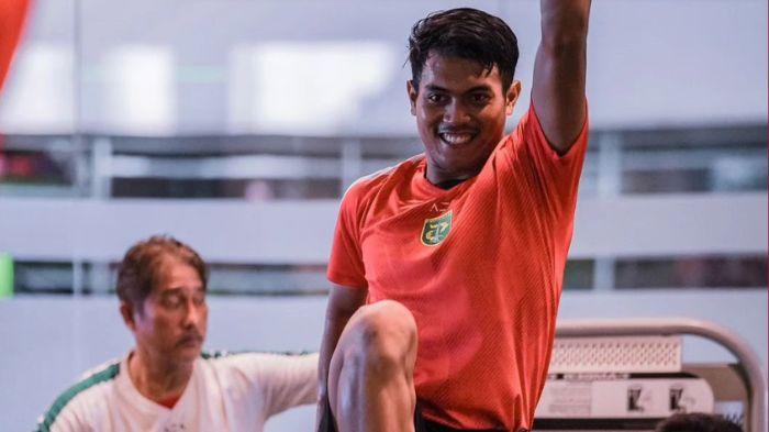 Kiper-Persebaya-Surabaya-Andhika-Ramadhani-mengikuti-sesi-latihan-di-gym.jpg