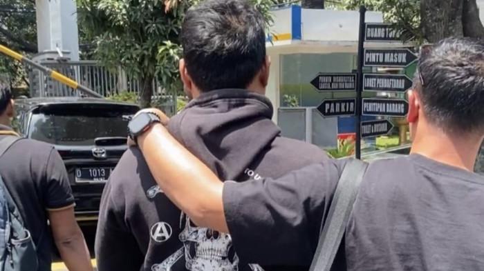 Sosok Komar, Mahasiswa Asal Jombang yang Baru Bebas di Bandung dan Langsung Dijemput Polisi Surabaya