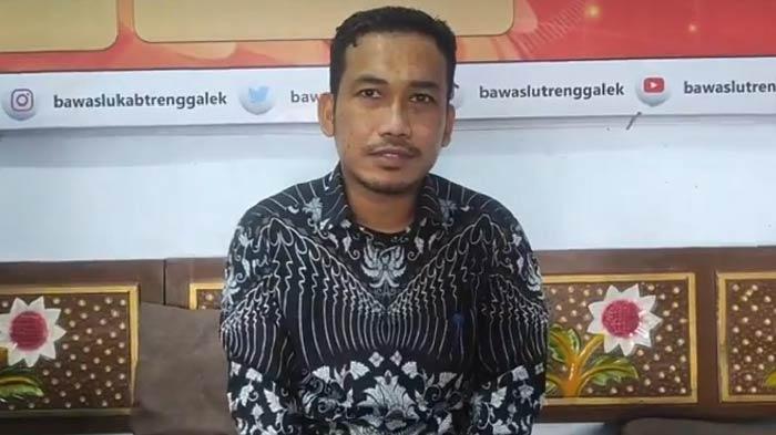 Komisioner-Bawaslu-Trenggalek-Ahmad-Rokhani.jpg