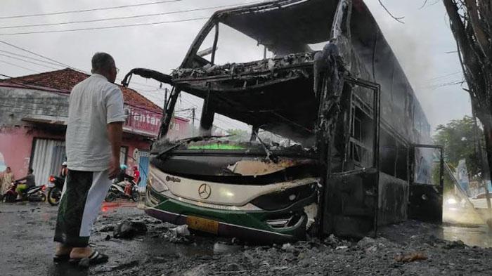Kondisi-Bus-Karina-Double-Decker-usai-terbakar-di.jpg