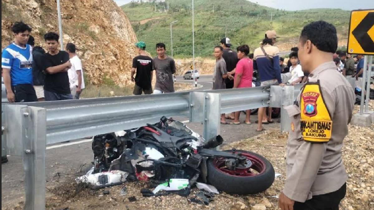 Kondisi-sepeda-motor-korban-hancur-setelah-menabrak.jpg