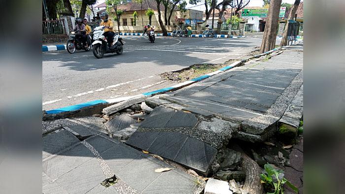 Mayoritas Trotoar di Tulungagung Kurang Layak, Sejak 2010 Tidak Ada Perbaikan