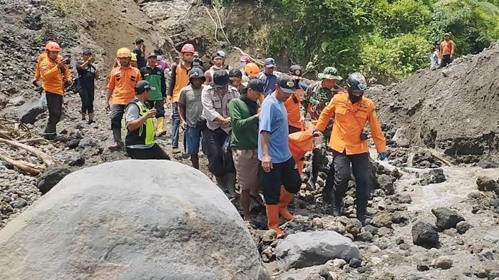 Korban-Tertimbun-Tebing-Longsor-di-Kaliputih-Garum-Blitar.jpg