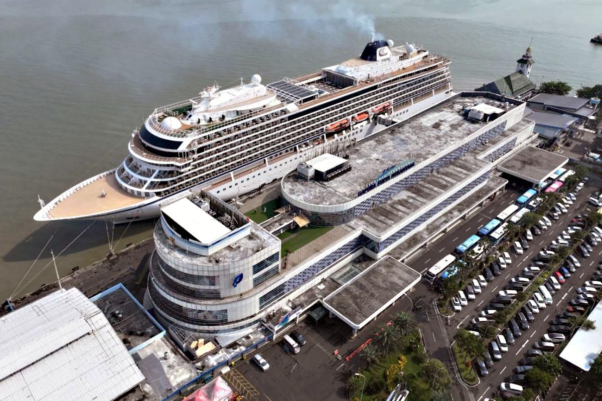 Kota-Surabaya-kehadiran-dua-kapal-pesiar-internasional-sekaligus.jpg