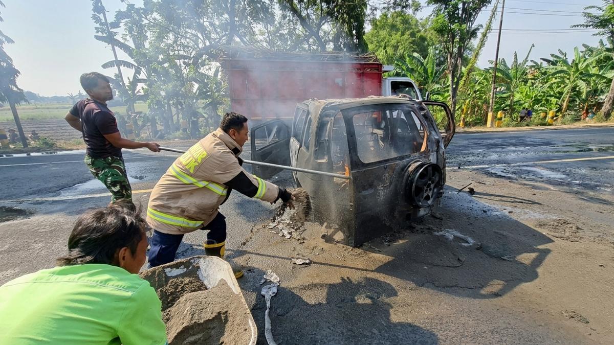 Kronologi Daihatsu Taruna Meledak lalu Terbakar di SPBU Sukomoro Nganjuk - Surya.co.id