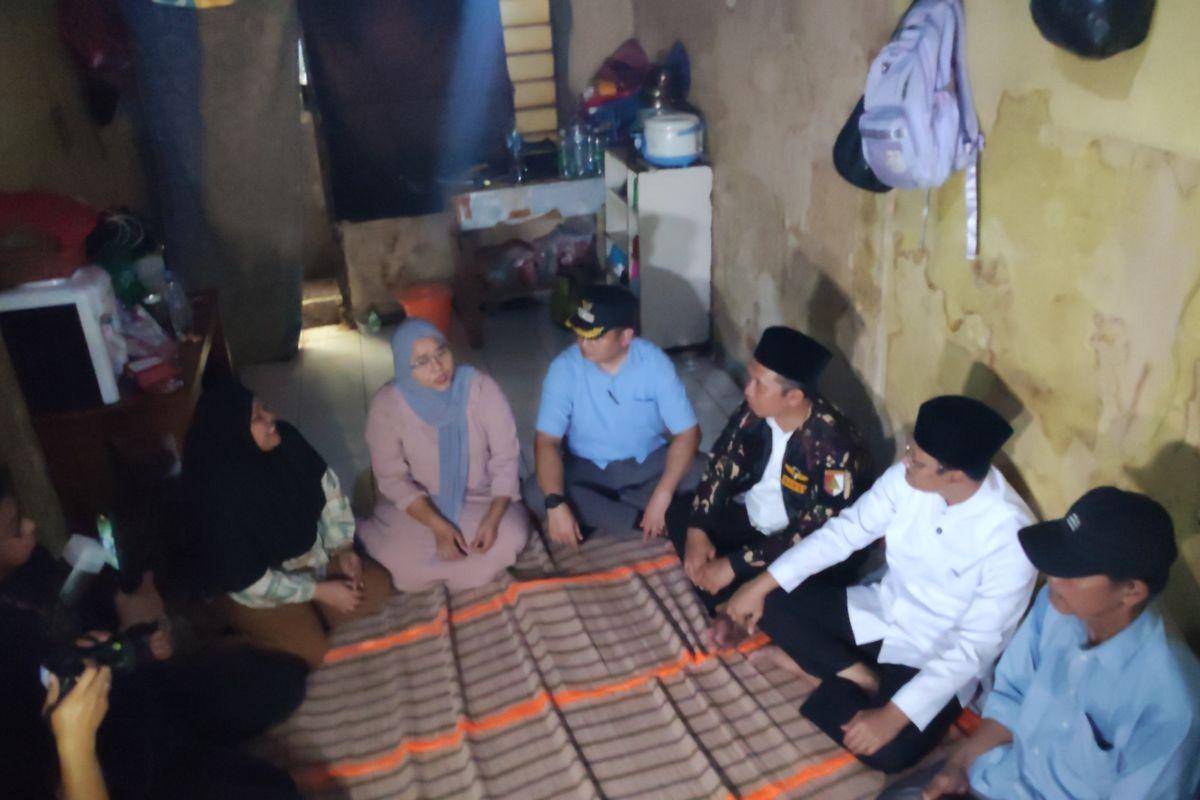 Kronologi-Hansip-Tewas-saat-Gagalkan-Curanmor-Menteri-Sosial-ke-Rumah-Korban-Sebut-Pahlawan-Kecil.jpg