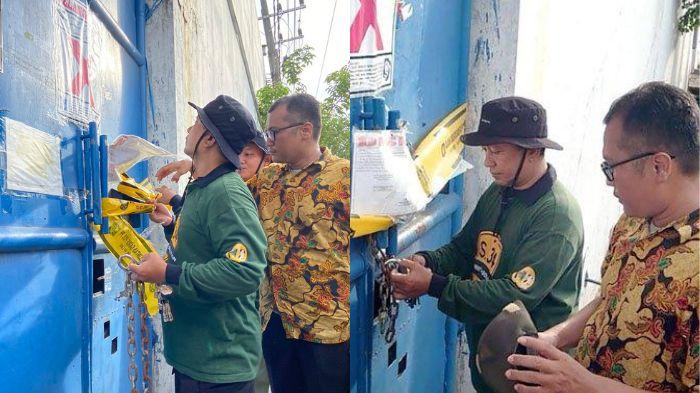 Kronologi-Polda-Jatim-Gagal-Geledah-Gudang-Sentosa-Seal-Milik-Jan-Hwa-Diana-Pintu-Digembok-Berlapis.jpg