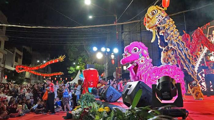 Rayakan Imlek, Pemkot Surabaya dan Pedagang Kuliner Kembang Jepun Gelar 'Kya-Kya Chunjie Fest 2025'