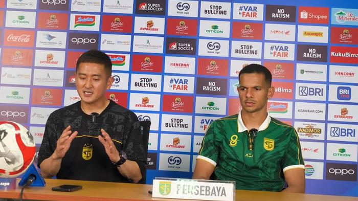 LAGA-PERDANA-Asisten-pelatih-Persebaya-Surabaya-Shin-Sang-gyu-kiri-da.jpg