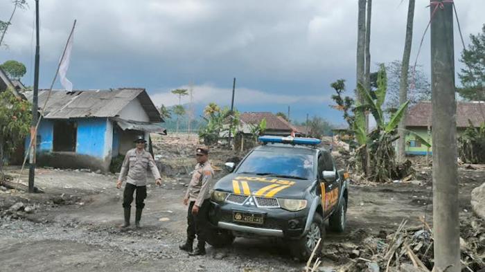 LOKASI-GUNUNG-SEMERU-ERUPSI-Penyekatan-di-lokasi-terd.jpg