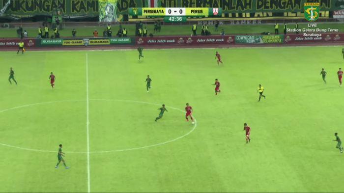 Hasil Skor Persebaya vs Persis: Samsul Arif Nyaris Nyekor, Kedudukan Imbang di Babak Pertama