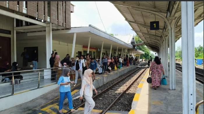 Lebih-dari-15-ribu-tiket-KAI-masih-tersedia-untuk-rute-tujuan-dan-dari-Banyuwangi.jpg