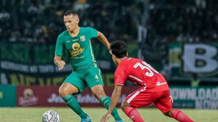 Leo-Lelis-unjuk-kebolehen-di-laga-Persebaya-vs-Persis-Solo.jpg