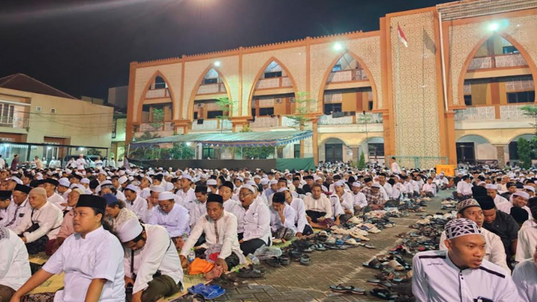 Lautan Manusia di Haul Malam Selikur Ramadan di Pondok Mambaus Sholihin Gresik