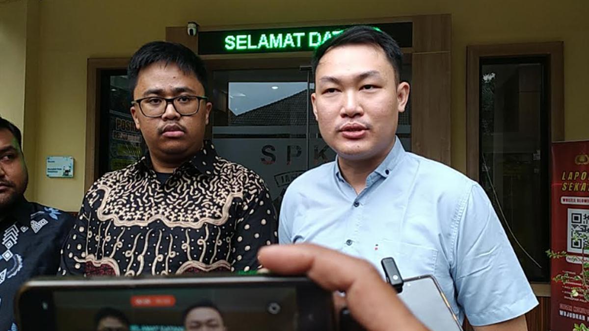 MENGADU-KE-POLDA-JATIM-Saat-Korban-YB-sedang-membuat-pelap.jpg