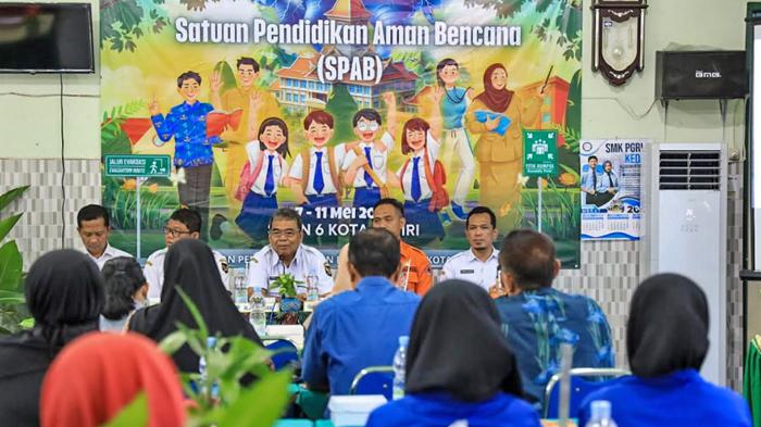 Siapkan Siswa Hadapi Situasi Darurat, BPBD Gelar Pelatihan Mitigasi Bencana di SMPN 6 Kota Kediri