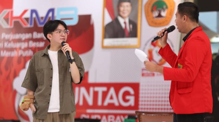 Maxwell Salvador Tekankan Kuliah Itu Privilege pada Pengukuhan Mahasiswa Baru Untag Surabaya 2025