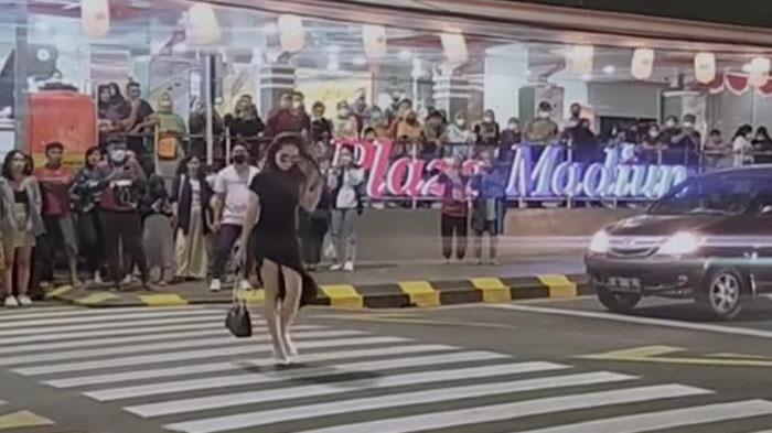 Madiun-Fashion-Week-di-Depan-Plaza-Madiun-Jalan-Pahlawan-Kota-Madiun.jpg
