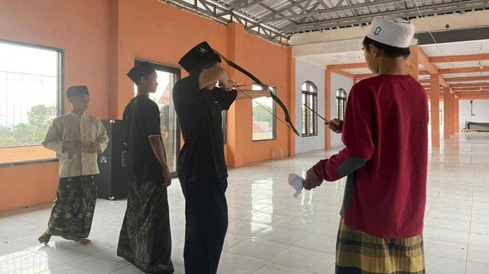 Mahasiswa Universitas Muhammadiyah Malang Ajari Anak-Anak Panti Asuhan Memanah