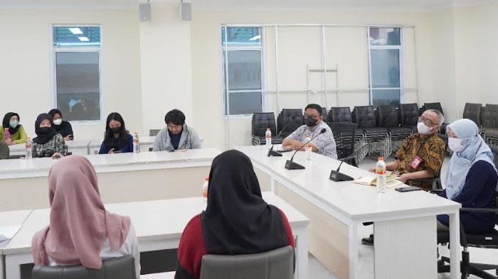 Mahasiswa Untag Ikuti Pembinan Literatur Jurnal Program Pembinaan Mahasiswa Wirausaha Kemendikbud