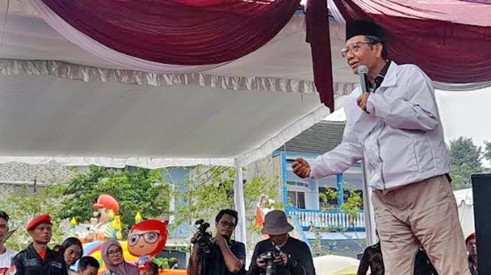 Mahfud-MD-mengkritik-skema-penyaluran-bantuan-sosial.jpg