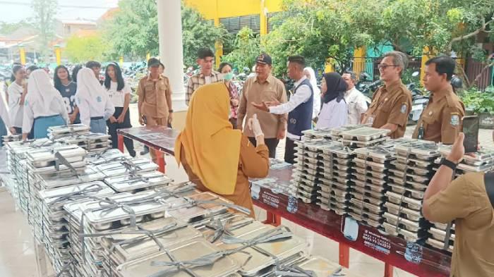 Survei Sekolah di Surabaya :  Siswa Puas dengan Program Makan Bergizi Gratis