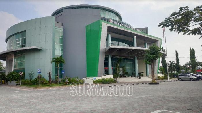 Lansia Jatuh dari Tangga MPP Tuban Saat Urus Asuransi, Dilarikan ke Rumah Sakit