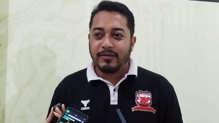 Manajer-Madura-United-Umar-Wachdin-di-Stadion-Gelora-Bangkalan.jpg