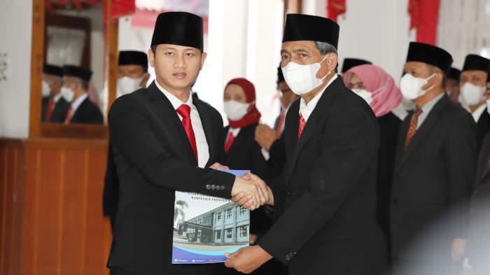 Mas-Ipin-lantik-lantik-Edy-Soepriyanto-jadi-Sekda-Trenggalek.jpg