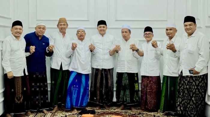Mas-Rusdi-Gus-Shobih-dan-rombongan-beserta-Cabup-Pasuruan-Gus-Mujib.jpg