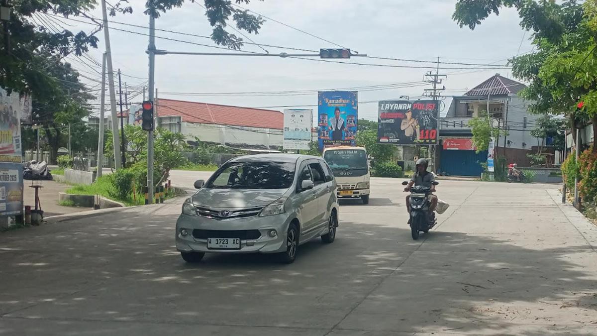 Pertigaan Jalan Pahlawan Lamongan Tanpa Marka, Pengendara Kerap Salah Jalur